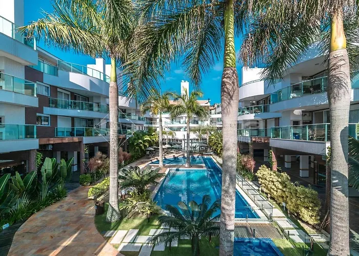Boulevard 123 D - Apartamento com 3 dormitórios em elegante condomínio com piscina aquecida na praia do centro de Bombinhas